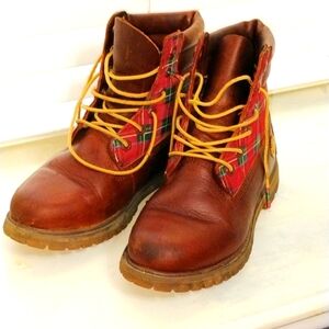 Women's Timberland Rugged Leather Lace Up  Boots With Red Plaid Accent Size 8 US